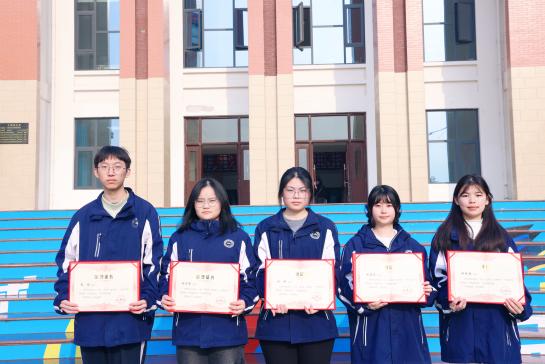 翰墨丹青润校园 新科学子展风华——新科高中师生在仁寿县书画作品展中喜获嘉奖